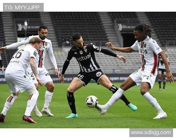 巴萨与尤文图斯激战成名进球精彩回顾与分析