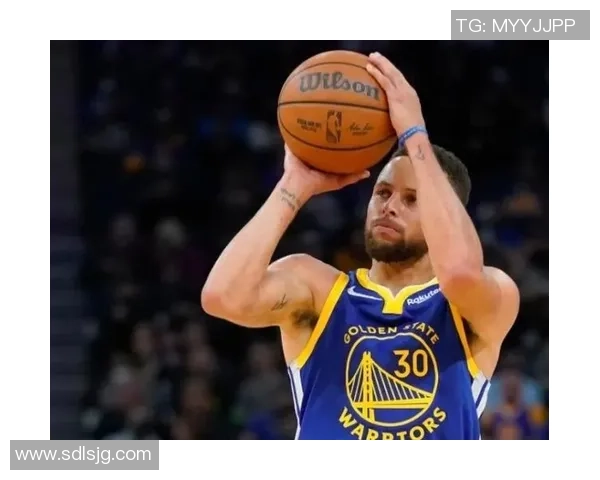 库里三分大赛决赛狂轰20球创历史新纪录引发全场惊叹 库里三分大赛决赛狂轰20球创历史新纪录引发全场惊叹