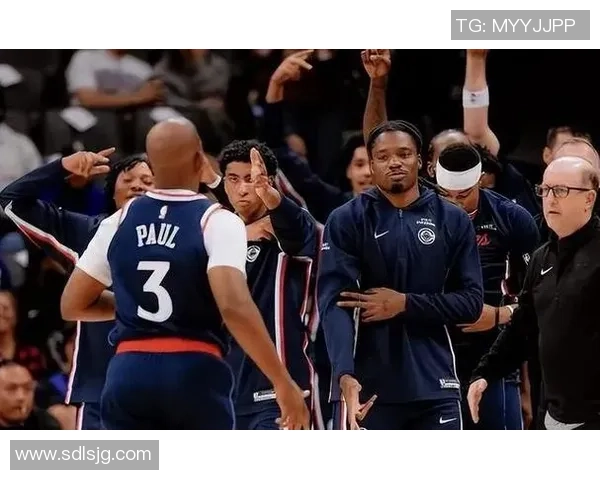 快船队与太阳的激烈对决展现篮球魅力与团队精神的巅峰时刻 快船队与太阳的激烈对决展现篮球魅力与团队精神的巅峰时刻