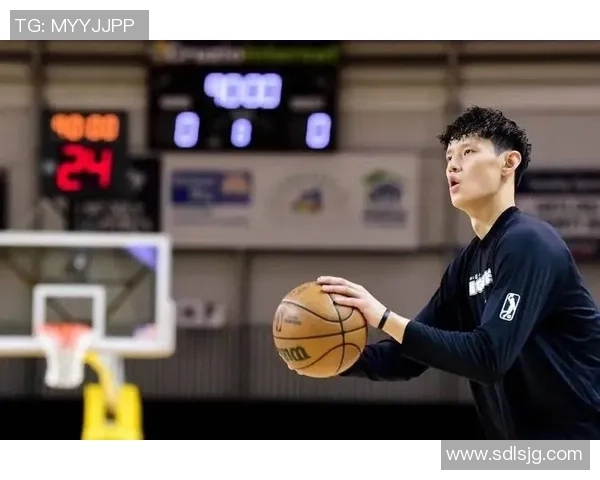 曾凡博的崛起之路：从青涩少年到篮球场上的新星